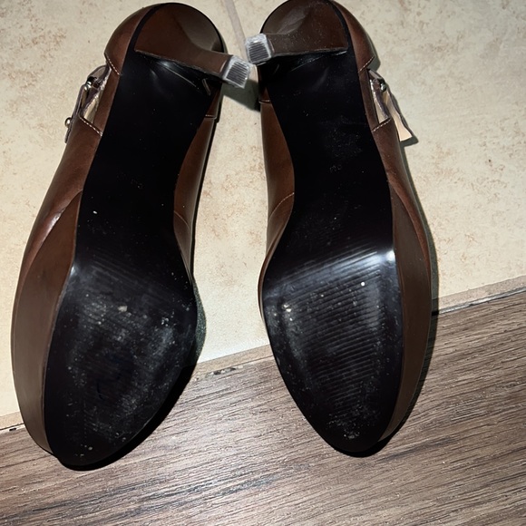 Guess Pumps - Picture 4 of 4